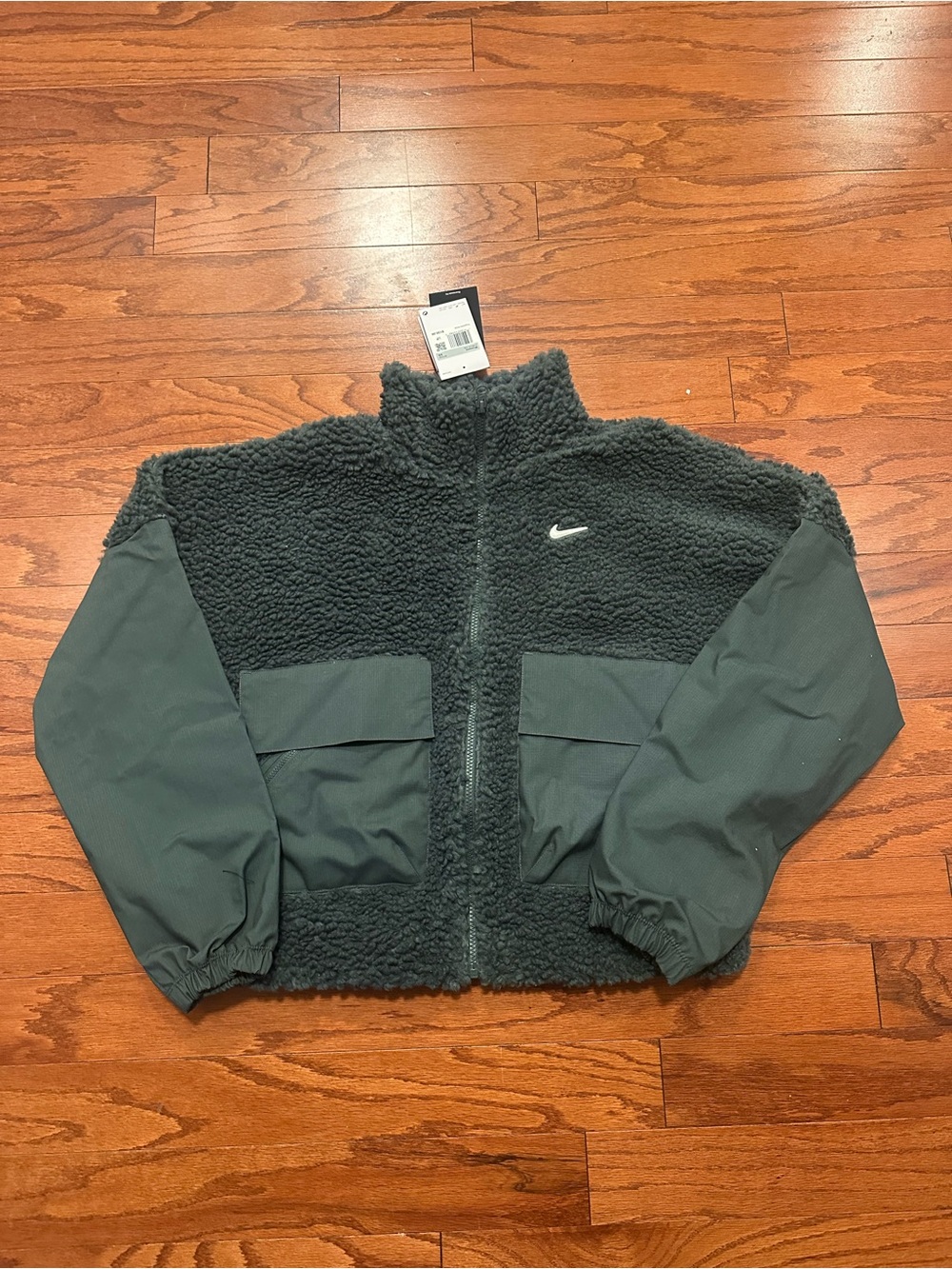 Nike Sportswear Essential Women's Oversized Cosy Jacket in Vintage Green/Sail